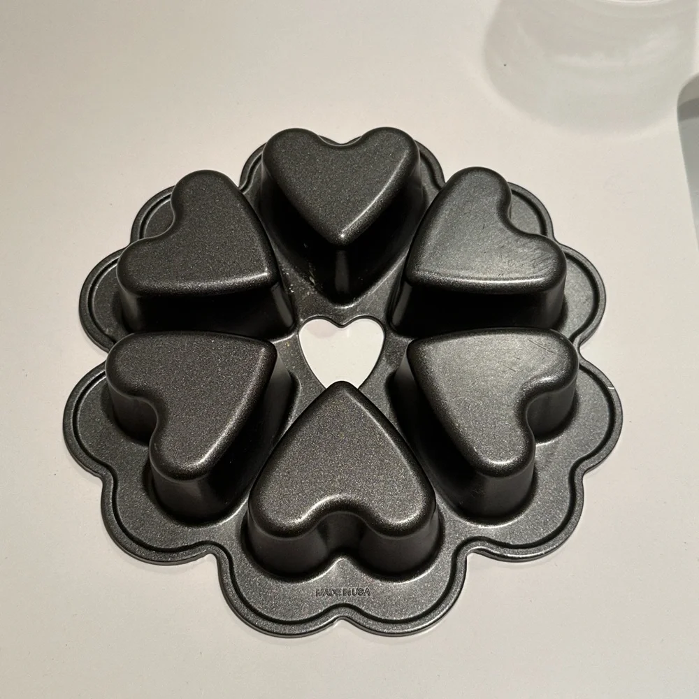 Nordic Ware Heart Mini Cake Cakelet Non Stick Valentines Day Pan Muffins Brownie